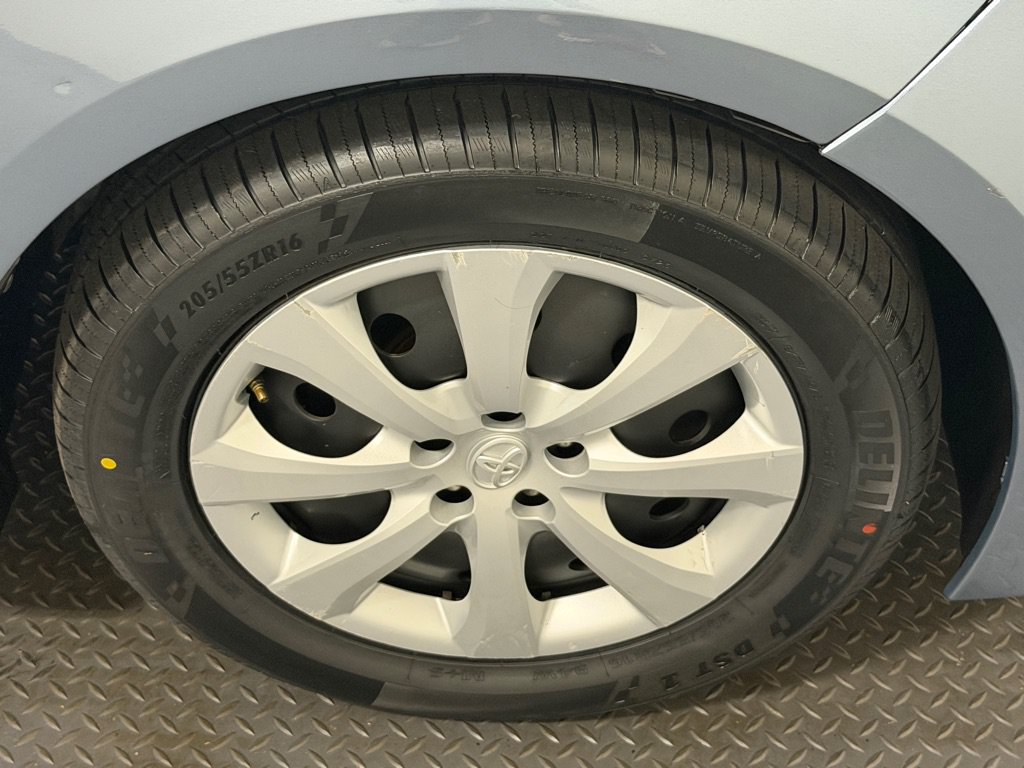Used 2020 Toyota Corolla LE FWD image 16