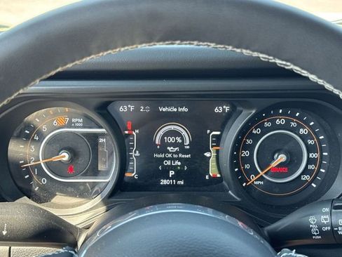 Used 2025 Jeep Wrangler Unlimited Sahara AWD/4WD image 15