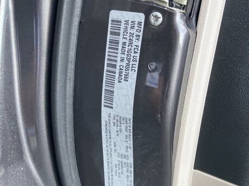 Used 2023 Chrysler Pacifica Limited FWD image 43