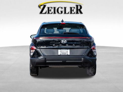 Certified 2025 Hyundai Kona SE image 6