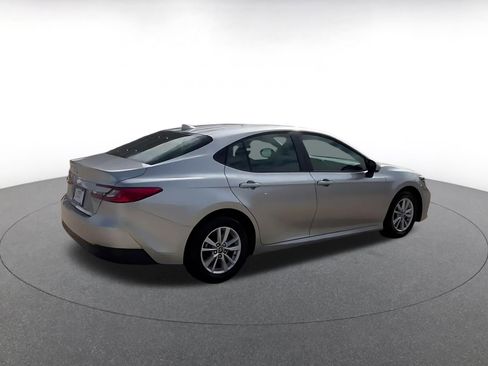 Used 2025 Toyota Camry LE image 12
