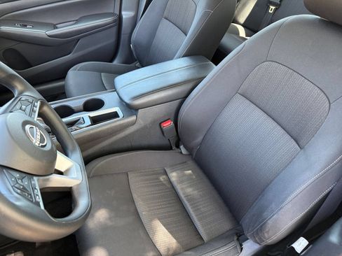 Used 2025 Nissan Altima 2.5 SV FWD image 36