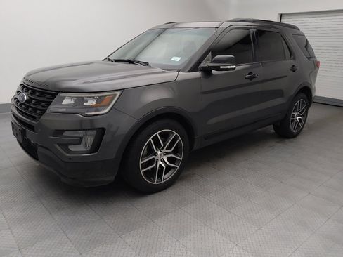 Used 2017 Ford Explorer Sport w/ Equipment Group 401A AWD/4WD image 2