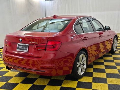 Used 2017 BMW 330e image 3