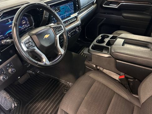 Used 2025 Chevrolet Silverado 2500 LT w/ Convenience Package AWD/4WD image 10