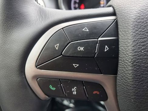 Used 2020 Jeep Grand Cherokee Limited w/ Luxury Group II image 25