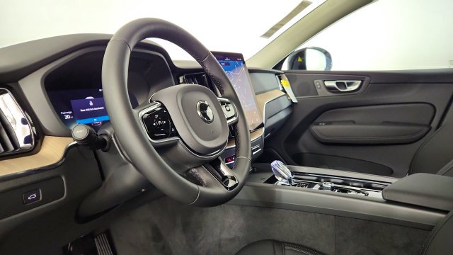 Used 2027 Volvo XC60 B5 Core AWD/4WD image 12