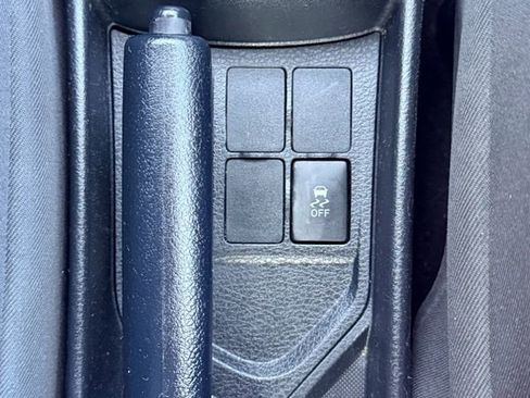 Used 2017 Toyota Yaris L image 5