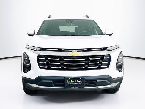 Used 2025 Chevrolet Equinox LT w/ Convenience Package II image 2