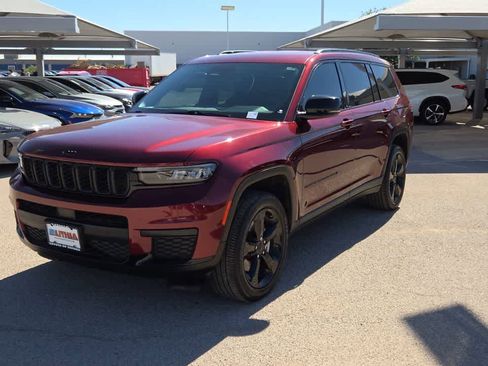 Used 2022 Jeep Grand Cherokee L Laredo image 4