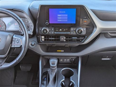 Used 2023 Toyota Highlander XLE image 16