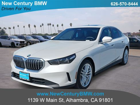 Used 2024 BMW 540i xDrive w/ Convenience Package image 1