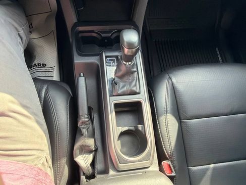 Used 2021 Toyota Tacoma TRD Sport w/ TRD Premium Sport Package AWD/4WD image 19