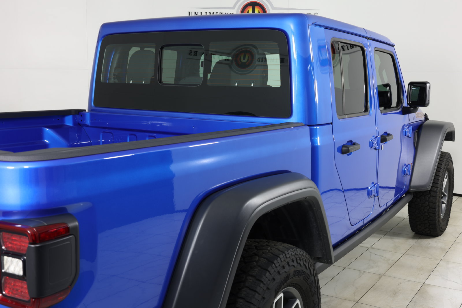 Used 2025 Jeep Gladiator Mojave w/ Convenience Group AWD/4WD image 41