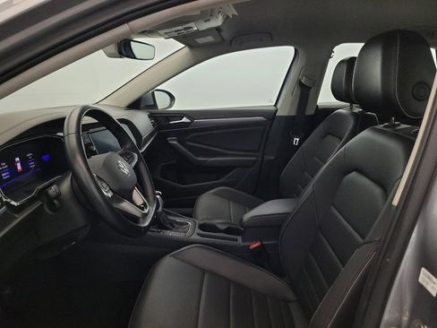 Used 2024 Volkswagen Jetta SE FWD image 17