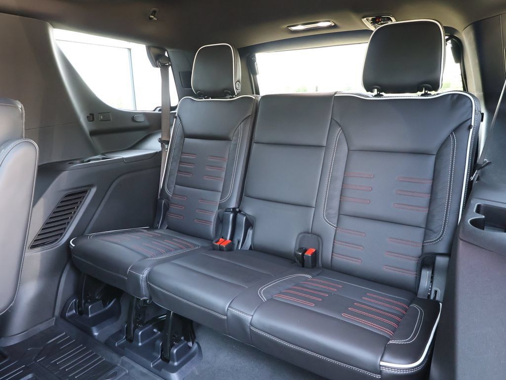 Certified 2025 GMC Yukon AT4 Ultimate AWD/4WD image 32