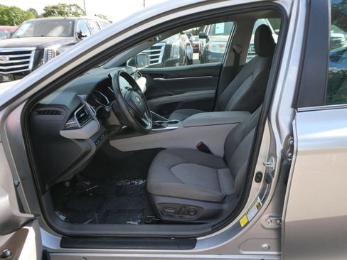 Used 2022 Toyota Camry LE image 12