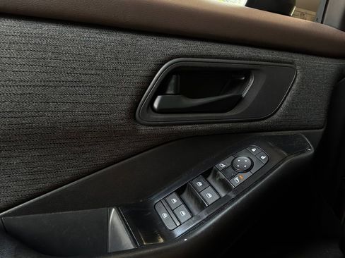 Used 2023 Nissan Rogue S FWD image 20