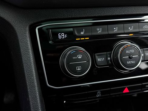 Used 2018 Volkswagen Atlas SEL image 25