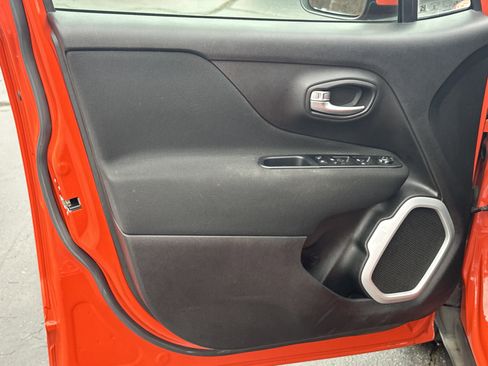 Used 2019 Jeep Renegade Latitude image 11