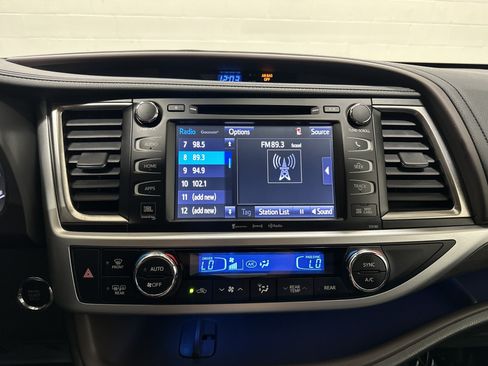 Used 2018 Toyota Highlander Limited w/ Protection Package #3 AWD/4WD image 23