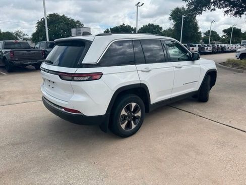 Used 2022 Jeep Grand Cherokee Limited 4xe w/ MOPAR Finishing Package AWD/4WD image 4