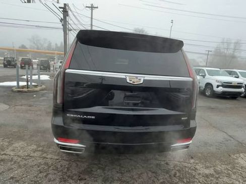 Used 2022 Cadillac Escalade Luxury AWD/4WD image 7
