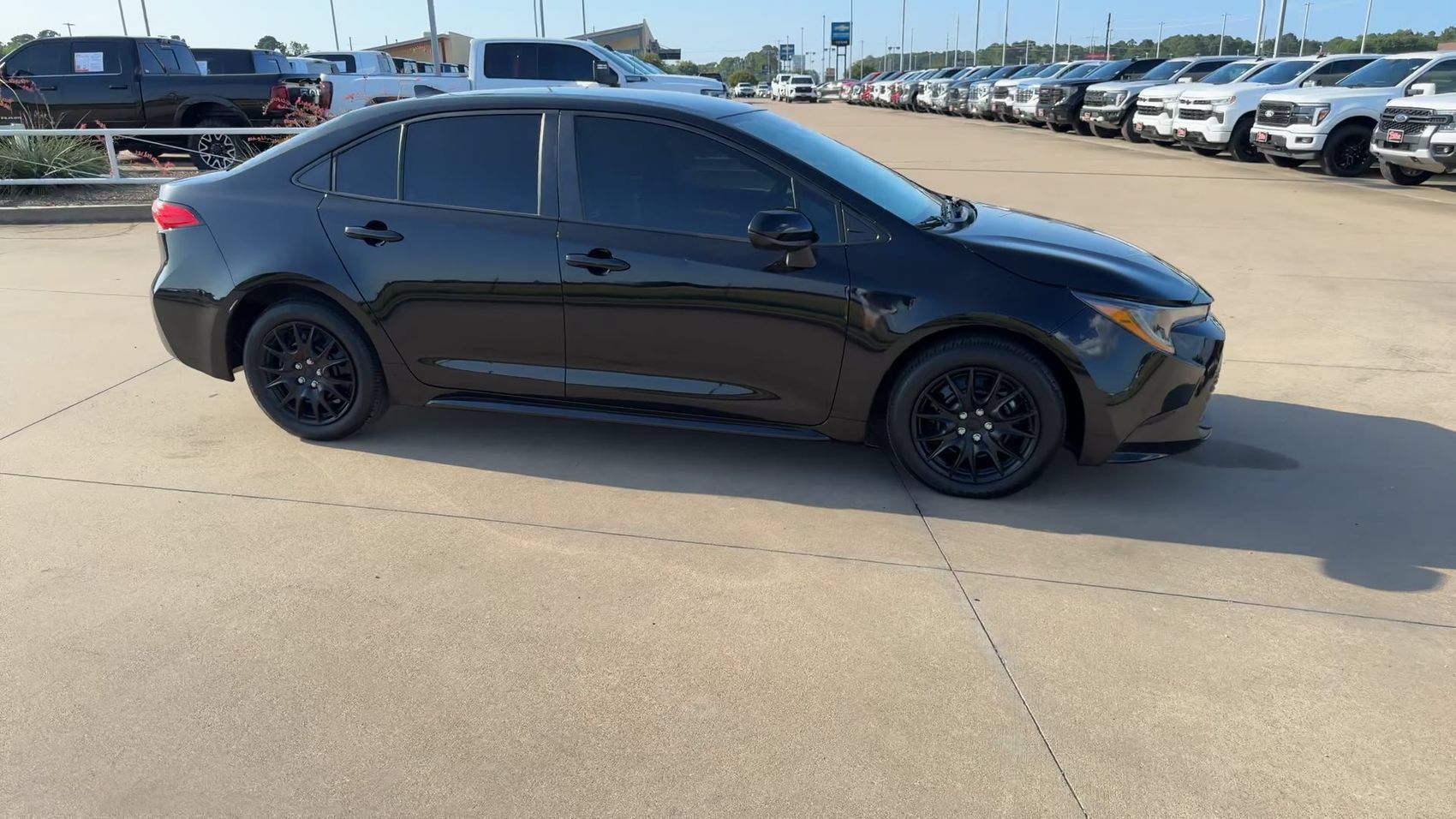 Used 2024 Toyota Corolla LE FWD image 2