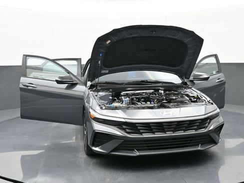 Certified 2025 Hyundai Elantra Sport image 44