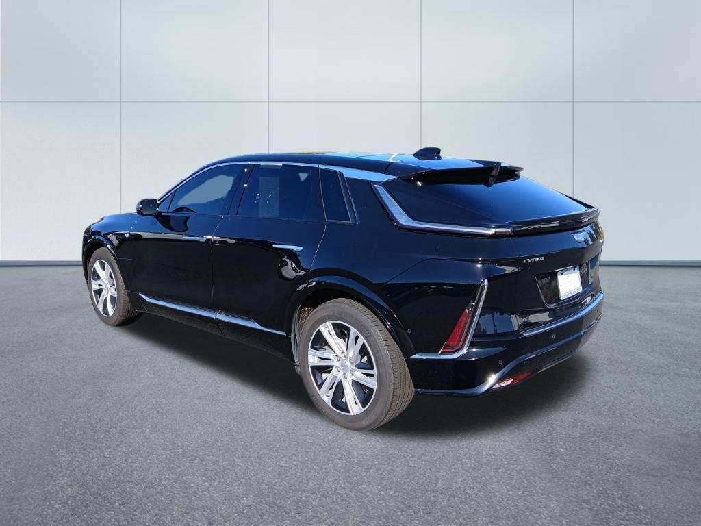 Certified 2024 Cadillac Lyriq Tech w/ Driver Assist Package AWD/4WD image 4