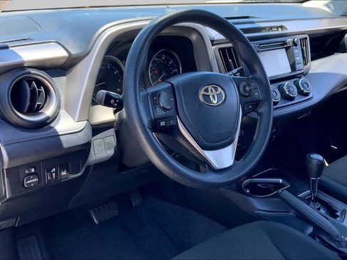 Used 2018 Toyota RAV4 LE FWD image 17