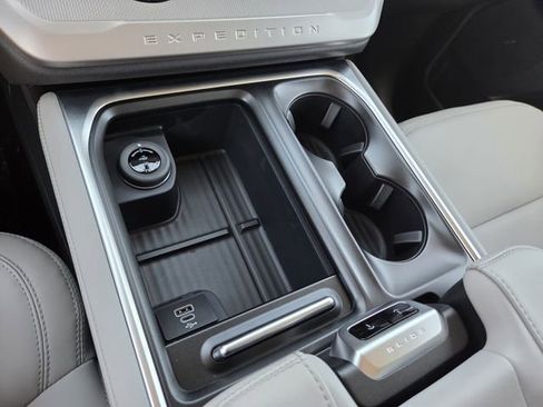 New 2026 Ford Expedition Active RWD image 9