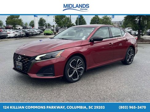 Used 2023 Nissan Altima 2.5 SR AWD/4WD image 3
