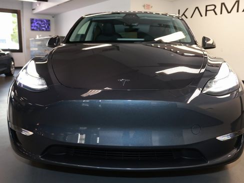 Used 2023 Tesla Model Y Long Range image 2
