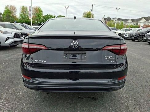 Certified 2023 Volkswagen Jetta SE FWD image 7