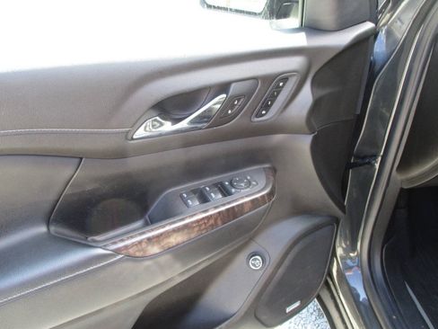 Used 2021 GMC Acadia Denali w/ Denali Ultimate Package AWD/4WD image 18
