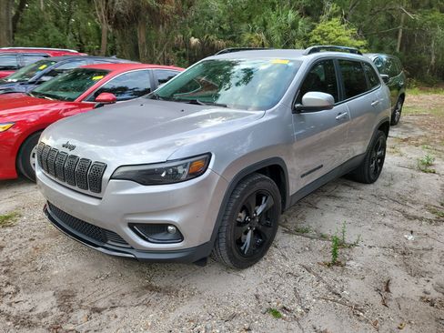 Used 2020 Jeep Cherokee Latitude Plus FWD image 2
