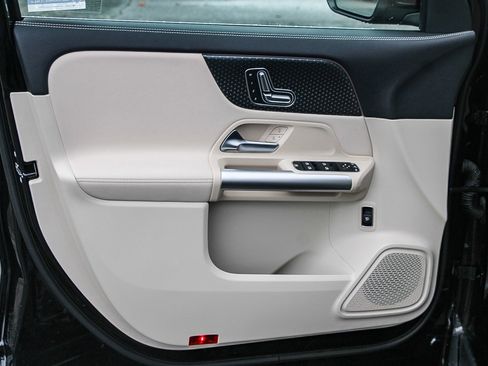 Certified 2025 Mercedes-Benz GLA 250 image 19