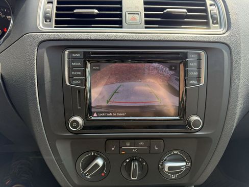 Used 2017 Volkswagen Jetta SE FWD image 11