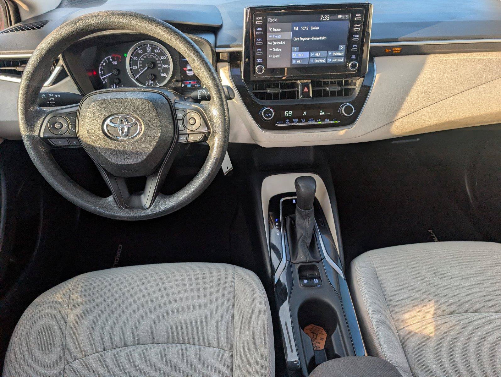 Used 2020 Toyota Corolla LE FWD image 30