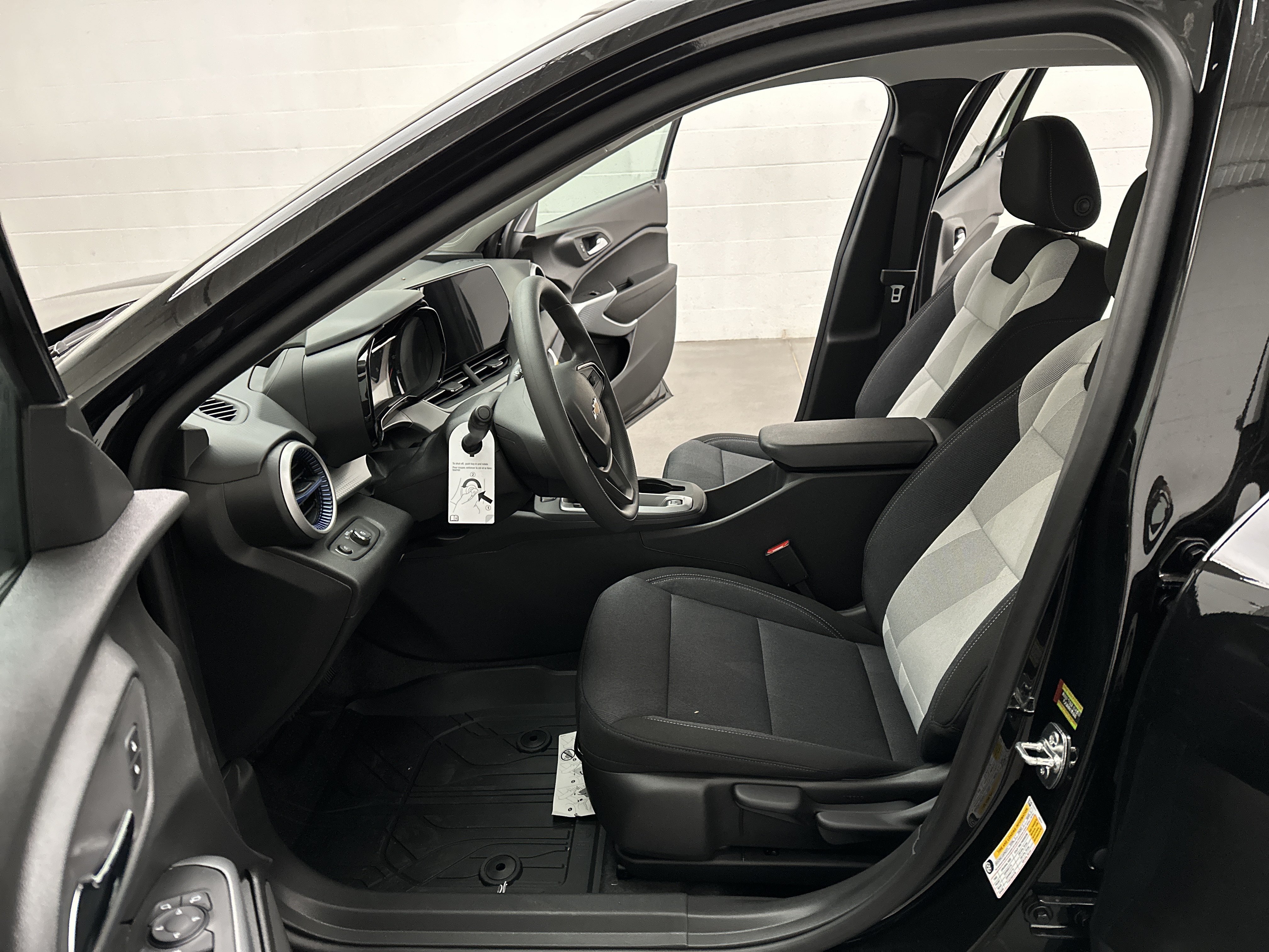 New 2026 Chevrolet Trax LS w/ LS Convenience Package FWD image 17