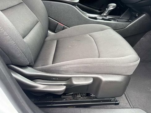 Used 2023 Chevrolet Malibu LT FWD image 14