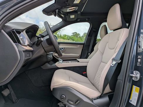 New 2026 Volvo XC90 B5 Core AWD/4WD image 2