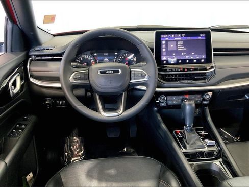 Used 2023 Jeep Compass Limited image 4