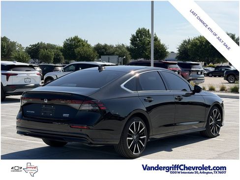 Used 2025 Honda Accord Touring image 4