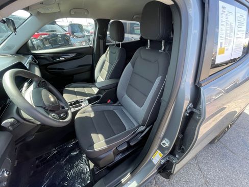 Used 2025 Chevrolet TrailBlazer LT FWD image 37
