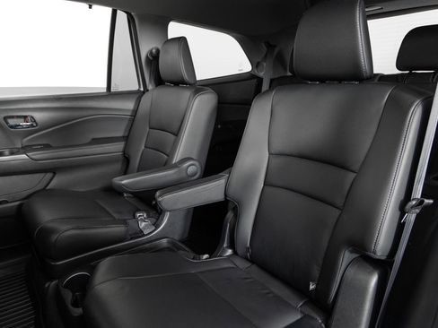 Used 2022 Honda Pilot Touring image 17