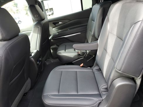 Used 2025 Chevrolet Traverse LT image 29