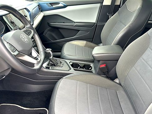 Used 2023 Volkswagen Taos SE w/ Panoramic Sunroof Package FWD image 13