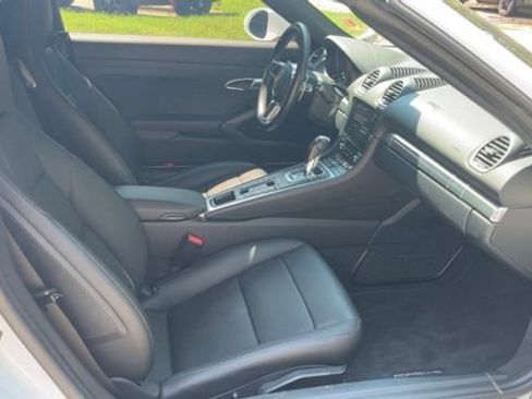 Used 2022 Porsche 718 Boxster RWD image 13
